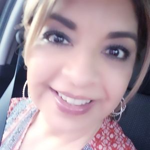 Meet your Posher, Yvonne santa cruz